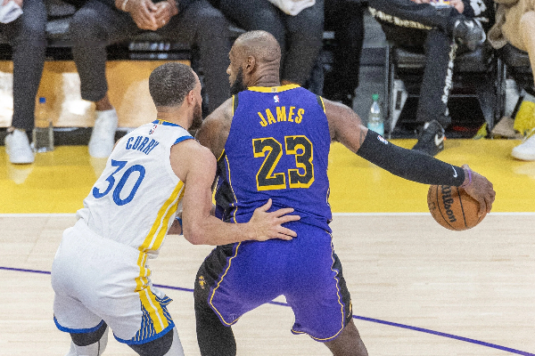 22 分 + 多项神迹！库里三节打卡统治客场，勇士大胜重拾争冠底气